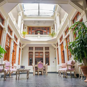 https://boutique-hotel-casona-dalameda.hotelsquito.com